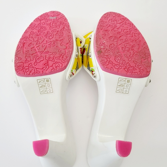 Betsey Johnson Shoes, Floral Heels, Slip on Sandals, Betseyville, Size 8 - Picture 8 of 9